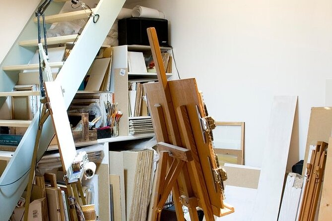 Take off Your Clothes and Let Yourself Be Drawn! - The Art Studio Atmosphere
