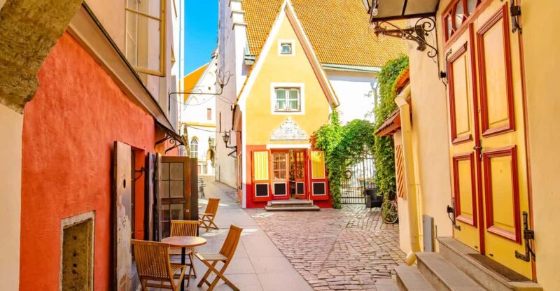 Tales of Tallinn: 4-hour Combo Bus & Walking Tour - Itinerary Highlights