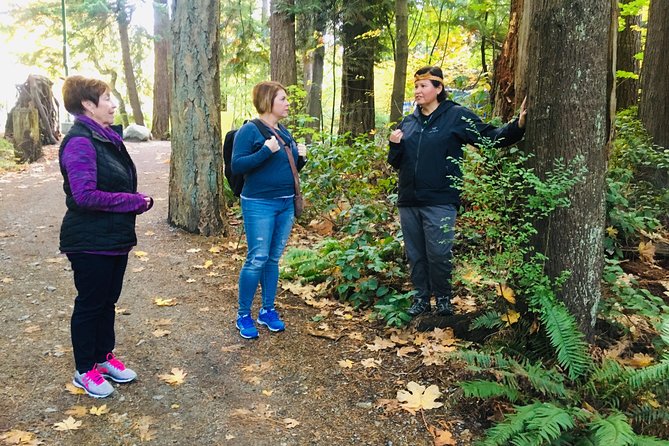 Talking Trees: Stanley Park Indigenous Walking Tour Led by a First Nations Guide - Exploring Beaver Lake and Local Plants