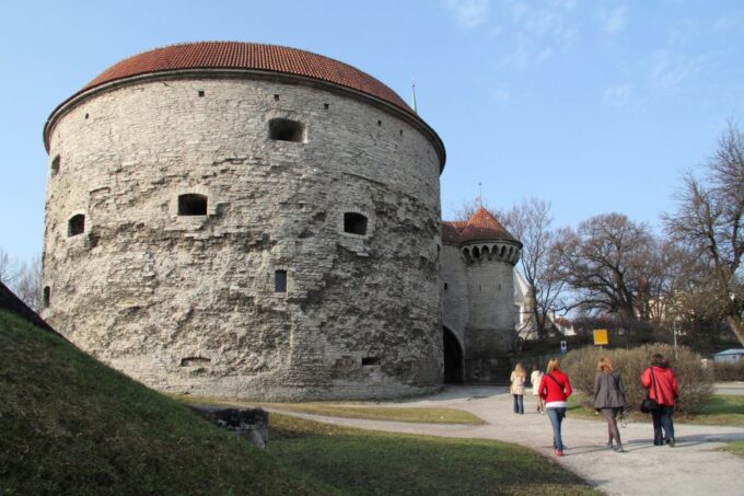 Tallinn: Highlights Shore Excursion With Return Transfer - Tour Availability and Policies