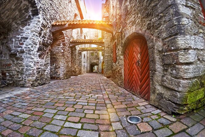 Tallinn Scavenger Hunt and Highlights Self-Guided Tour - Meeting Details
