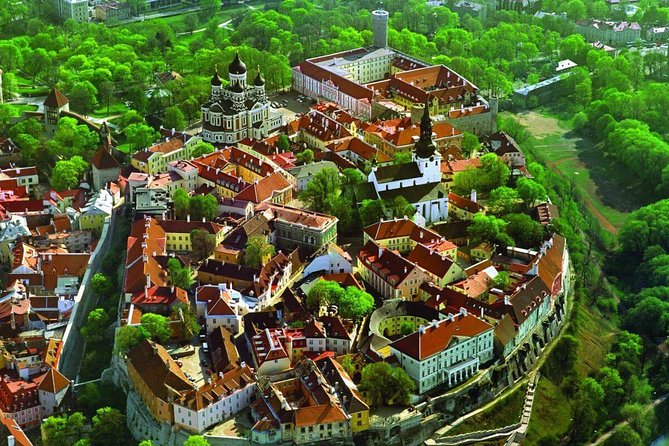 Tallinn Shore Excursion: Tallinn Sightseeing Tour by Coach and Foot - Tour Experience
