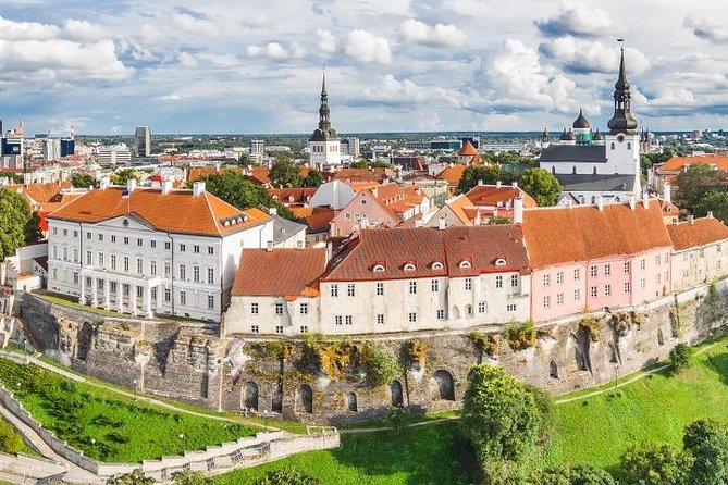 Tallinn Shore Excursion: Tallinn Sightseeing Tour by Coach and Foot - Kadriorg Park and Kadriorg Palace