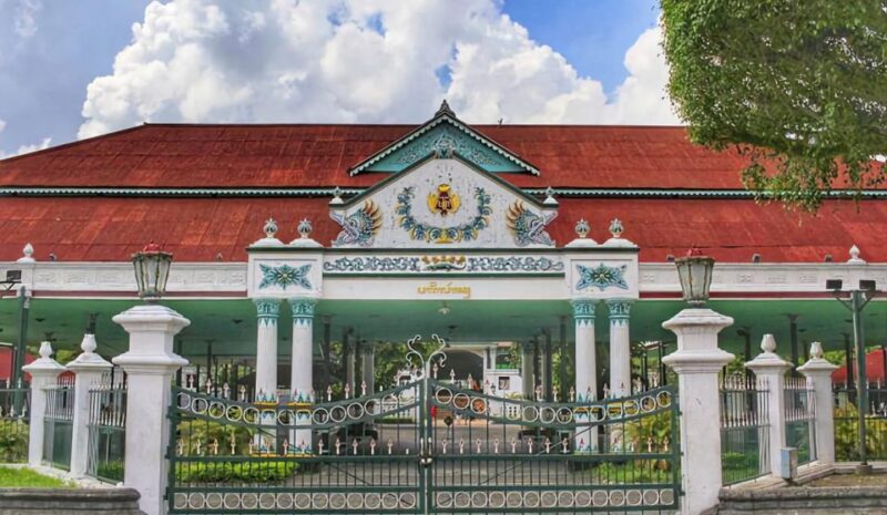 Taman Sari Water Castle, Sultan Palace & Local Food Tasting - Itinerary Highlights