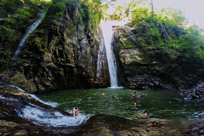 Tamanique Waterfalls , Cliffjumping, Rockclimbing, Hiking and Swimming - Key Points