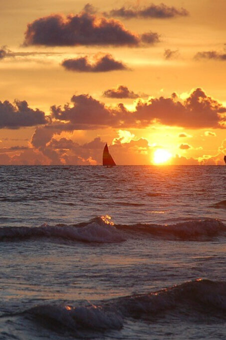 Tampa Bay: Private Sunset Cruise With Champaign or Wine - Planning Your Romantic Getaway