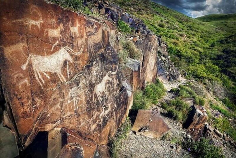 Tanbaly Gorge: Ancient Petroglyphs UNESCO Site Day Tour - Key Points