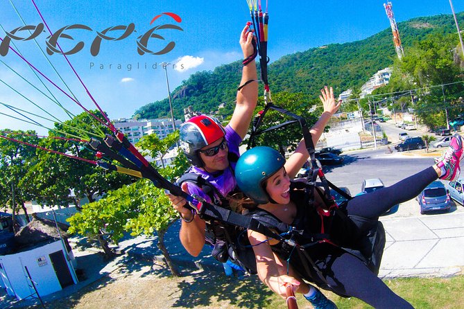 Tandem Paragliding Flight in Niterói - Breathtaking 360° Views