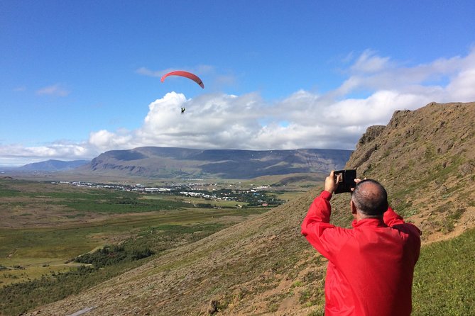 Tandem Paragliding Over the Rugged Lava Fields at Blue Mountains - Capturing the Breathtaking Views