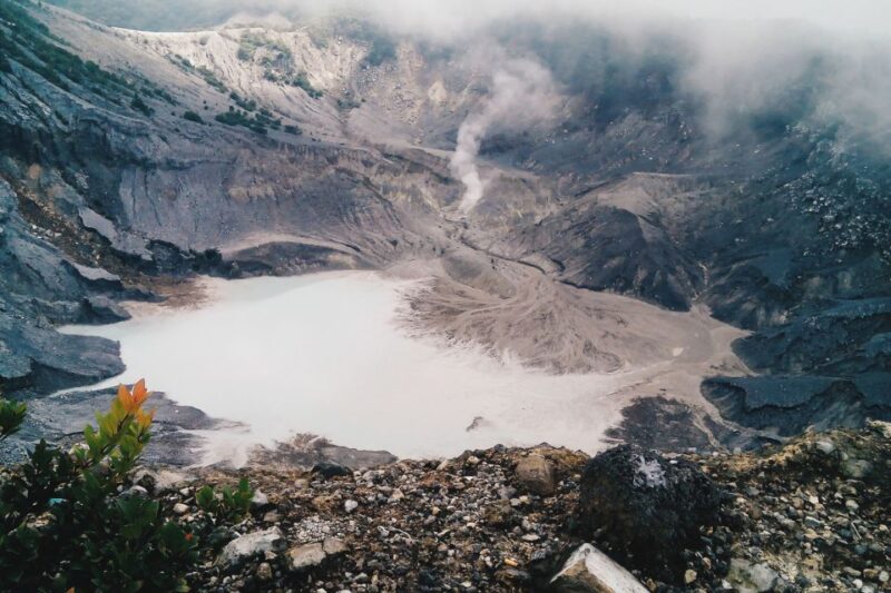 Tangkuban Perahu Crater Tour From Bandung - Itinerary Highlights