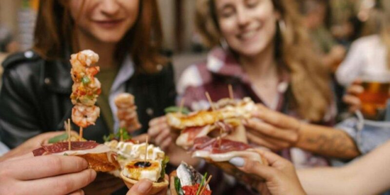 Tapas Guided Tour at Santiago Old Towm - Exploring Galician Tapas