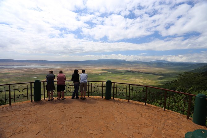 Tarangire, Serengeti, Ngorongoro & Lake Manyara Group Safari (5 Days) - Daily Itinerary