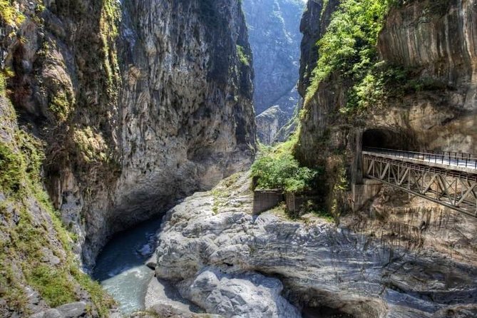 Taroko From Taipei In A Day by Train - Discovering the Scenic Qixingtan Beach