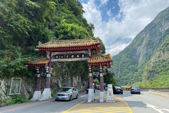 Taroko Gorge Day Tour From Taipei by Train - Guides and Customer Feedback