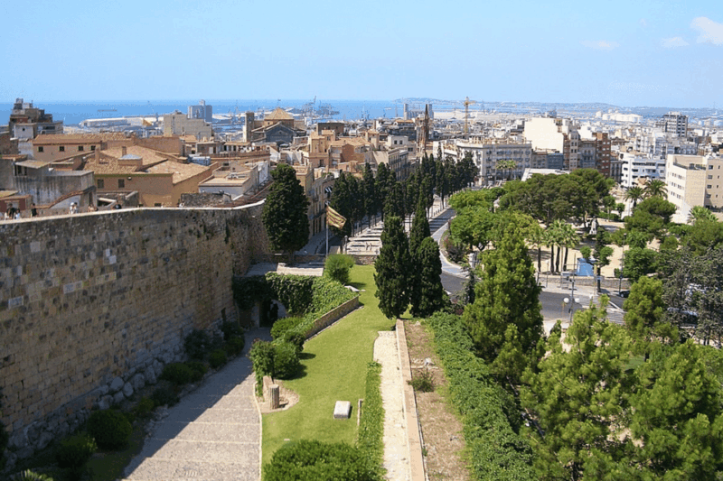 Tarragona: First Discovery Walk and Reading Walking Tour - Experience Highlights