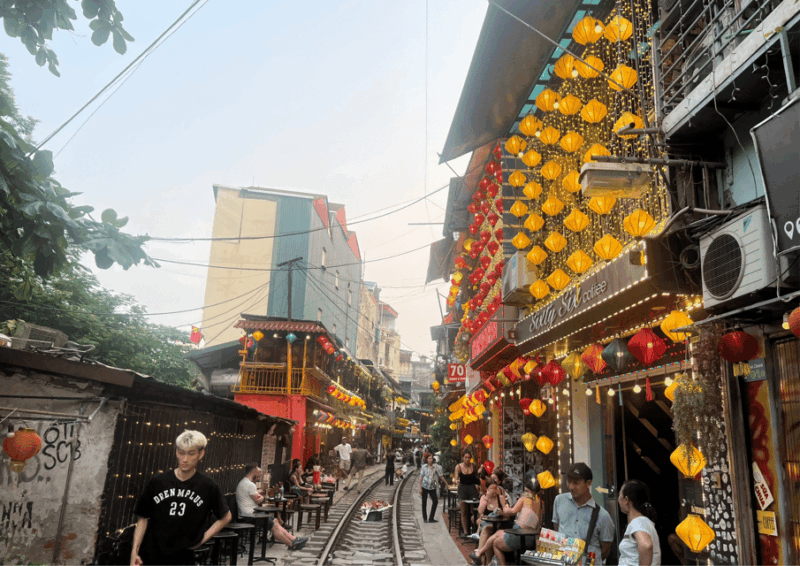 Tasting Vietnam Cuisine - Train Street - Key Points