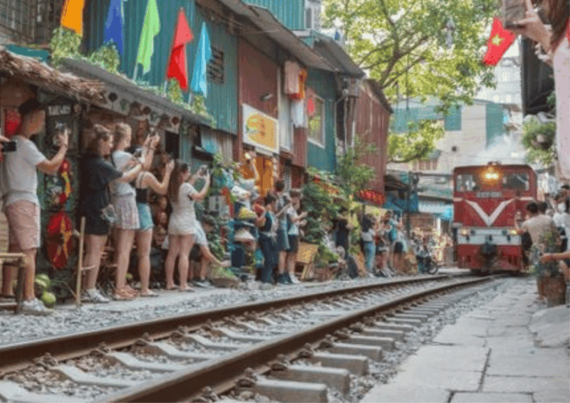 Tasting Vietnam Cuisine - Train Street - Experience Highlights