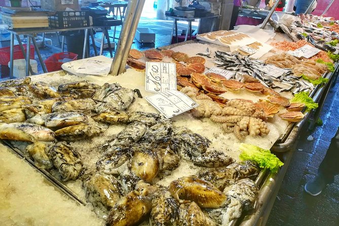 Tasty Rialto Farmers Market Food Tour in Venice With Wine Tasting & Sightseeing - Venetian Tapas and Wine Tasting