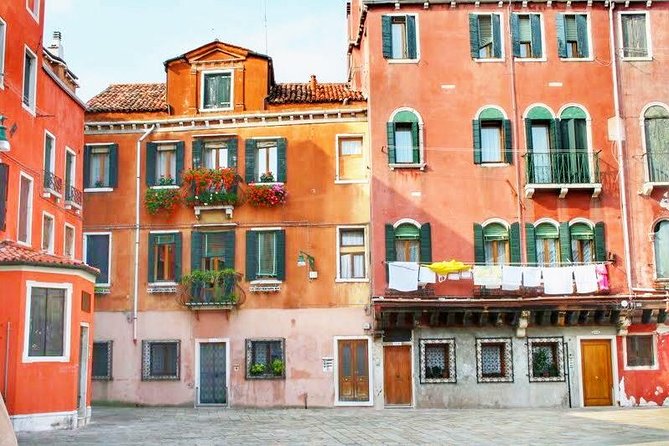 Tasty Street Food Tour of Venice City Center With Cicchetti & Local Specialties - Historic Neighborhoods and Landmarks