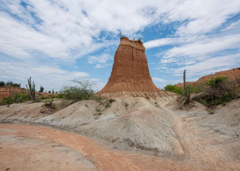 Tatacoa Desert and Villavieja 3-Day Tour - Transportation and Accommodation