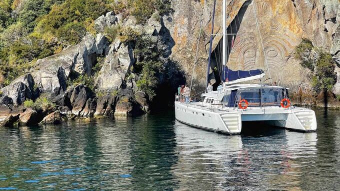 Taupo: Māori Rock Carvings Lake Taupo Sailing Tour - Sailing Adventure