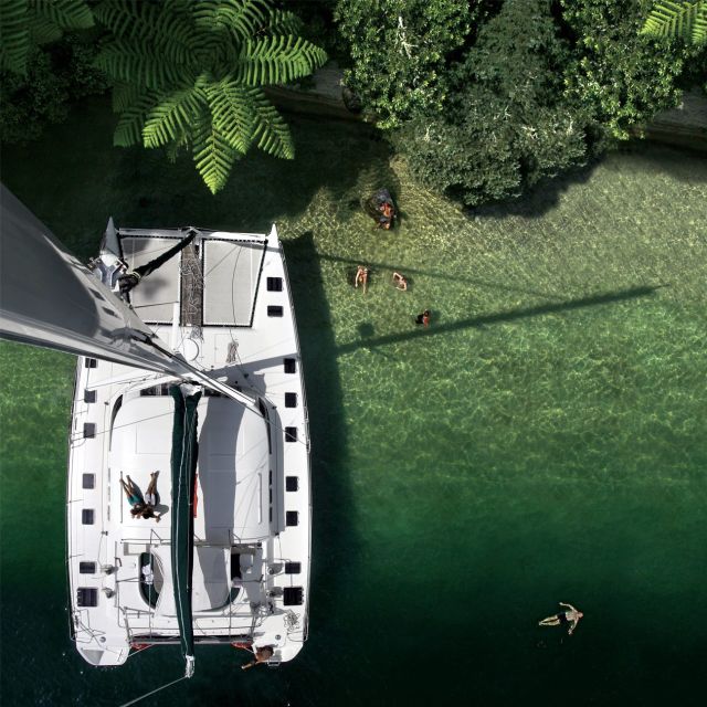 Taupo: Māori Rock Carvings Lake Taupo Sailing Tour - Onboard Amenities