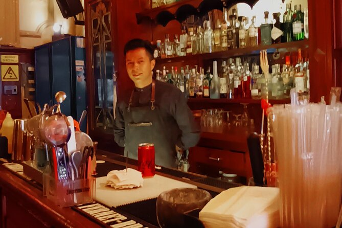 Tavern & Walking Tour in Mexico City - Tasting Local Libations