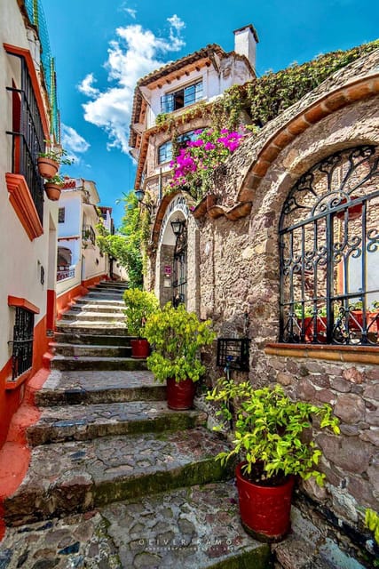 Taxco: Magic Alleys and Night Myths Experience - Taking in Taxcos History