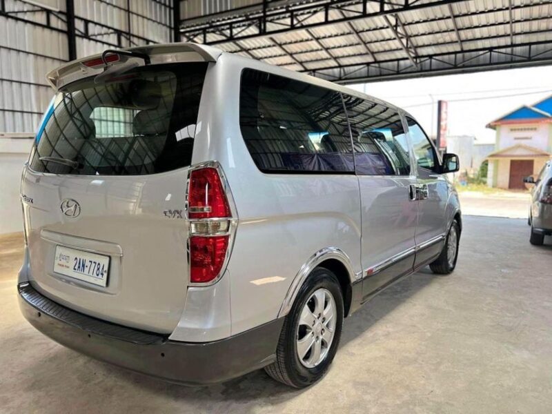 Taxi From Siem Reap to Poi Pet - Vehicle Options Offered