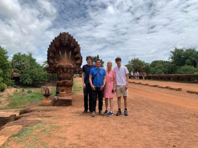 Taxi Siem Reap to Phnom Penh With English Speaking Driver - English-Speaking Driver