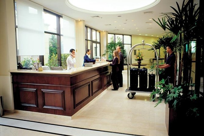 Taxi Transfer Executive GRU Airport to Radisson Hotel Oscar Freire - Meeting Point and Pickup