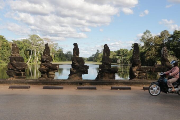 Taxi Transfer From Phnom Penh Hotel to Siem Reap City Hotel - Booking and Availability