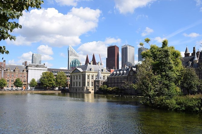Taxi Transfer From the Hague to Amsterdam Schiphol Airport - Key Points