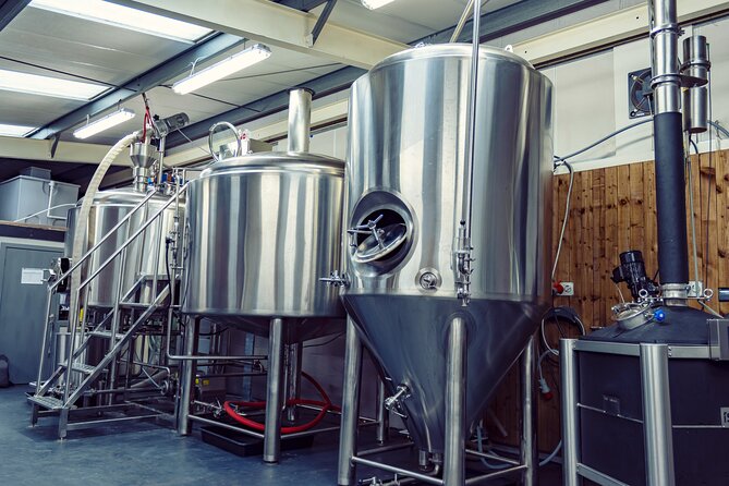 Tayport Distillery Tour & Tastings - Perfect Serve Demonstration