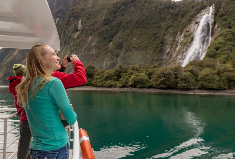 Te Anau: Milford Sound Bus, Cruise, Observatory, & Lunch - Meeting Point and Recommendations