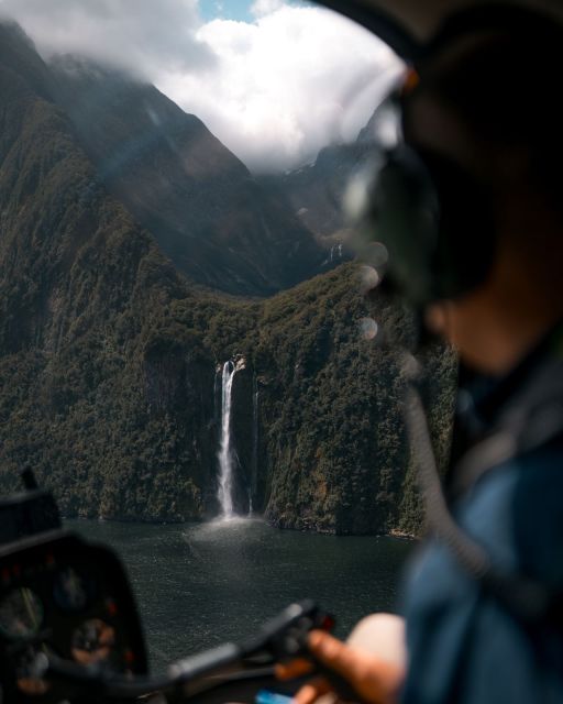 Te Anau: Milford Sound Scenic Flight With Lakeside Landing - Flight Experience