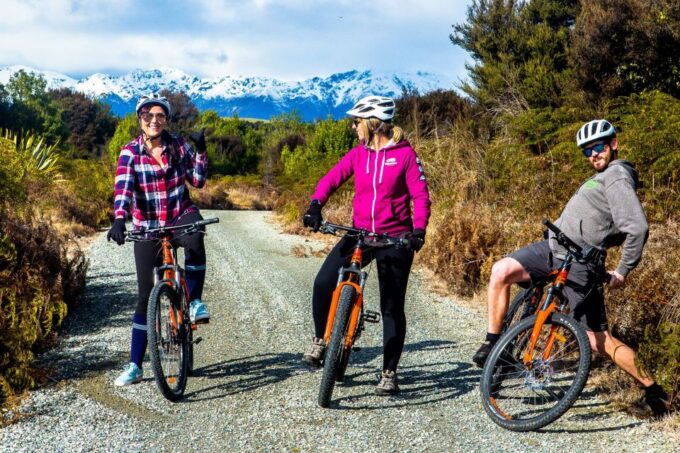 Te Anau: River Jet Boat and Bike Ride Tour With Local Guide - Customer Rating