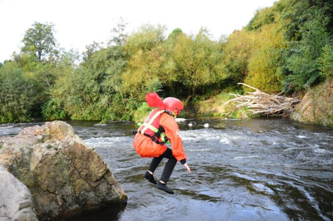 Te Awa Kairangi Grade 2 Scenic Rafting Tour - Age and Activity Restrictions