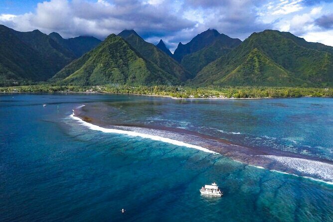 Teahupoo Wave Watching - Navigating to Teahupoo