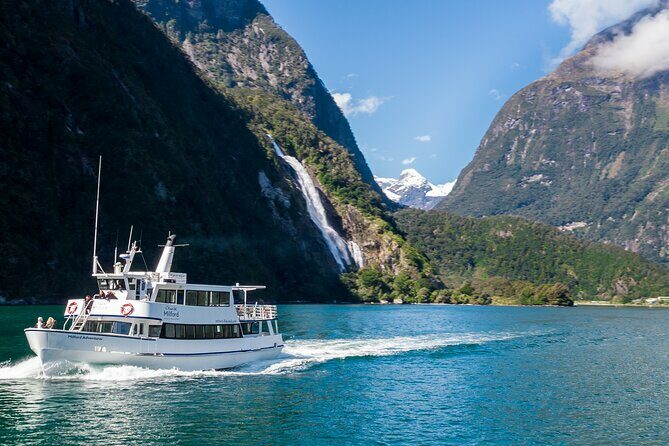 TeAnau to Queenstown via Milford Sound Tour with Cruise and Lunch - Exploring Fiordland National Park