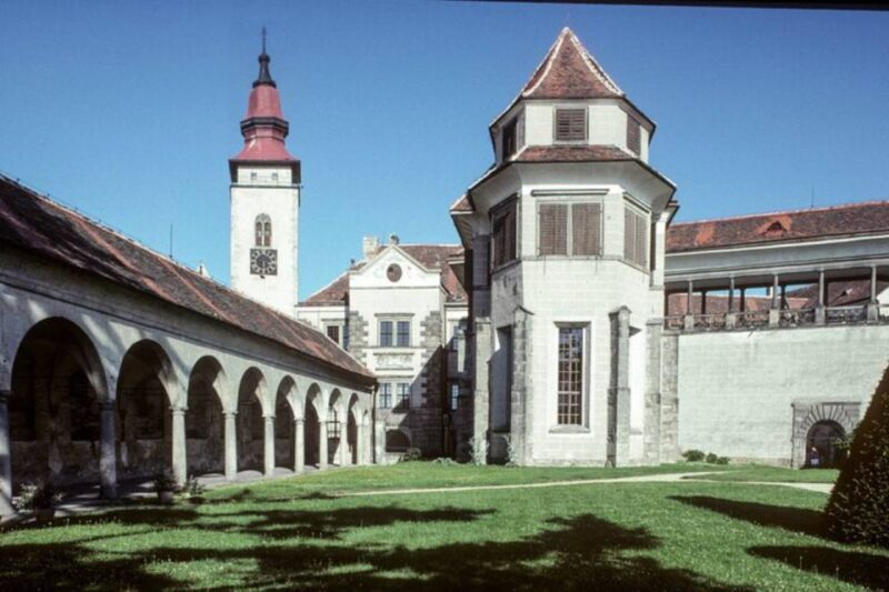 Telč: Painted Ladies Historic Center Self-Guided Audio Tour - Key Points