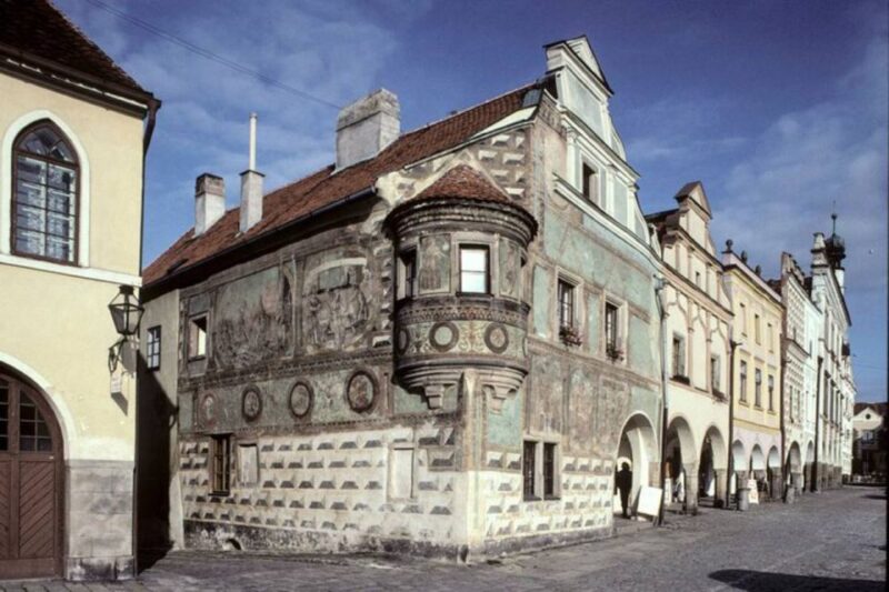 Telč: Painted Ladies Historic Center Self-Guided Audio Tour - Tour Features