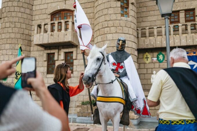 Tenerife: Castillo San Miguel Medieval Show With Dinner - Accessibility and Refund Policy