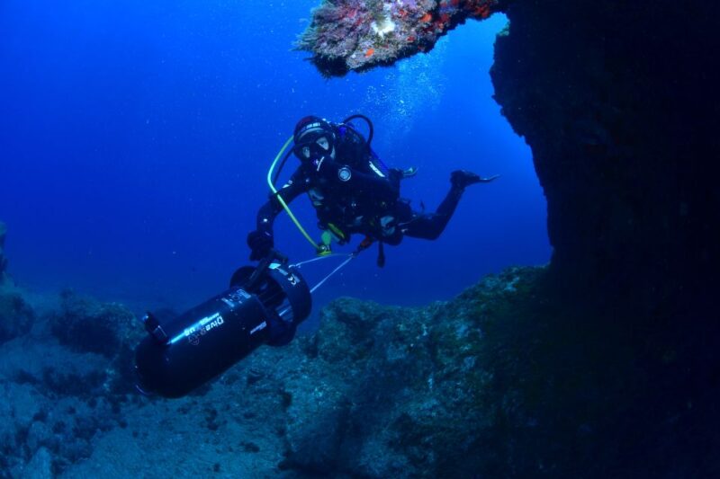Tenerife: Diving W/ Underwater Scooter (Dpv) - Age and Certification Requirements