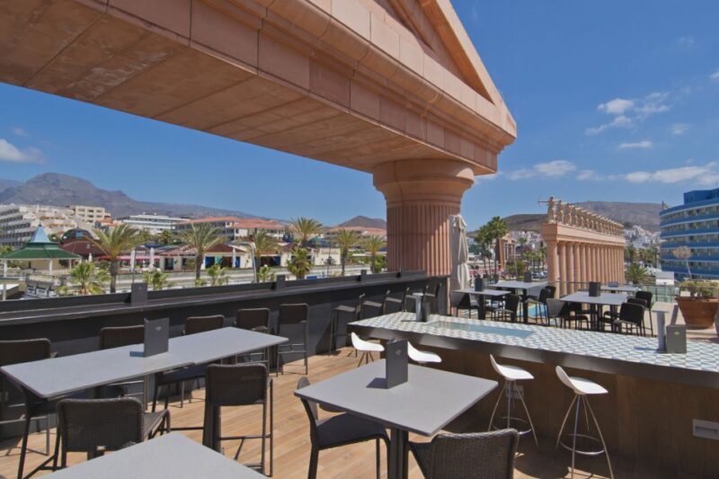 Tenerife: Hard Rock Cafe Set Menu Lunch or Dinner & Drink - Priority Seating and Accessibility
