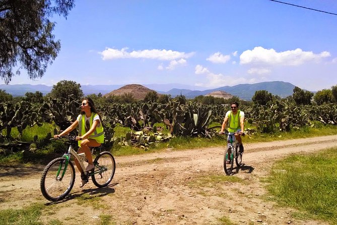 Teotihuacan + Bike Tour - Observing Obsidian Craftsmanship