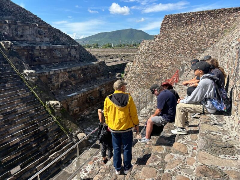 Teotihuacan Pyramids Expressed Without Tourist Traps. - Key Points