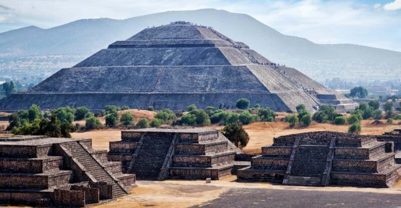 Teotihuacan Pyramids: Private Tour With Round Trip Transport - Tour Highlights and Activities