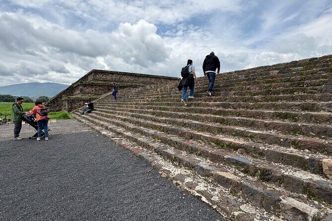 Teotihuacan Pyramids VIP Tour without Commercial Stops - The Value of This Tour