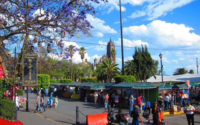 Tepotzotlan: Magical Guided Christmas Markets Walking Tour - Traditional Festive Offerings